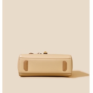 2026 Hot Selling High-End Wholesale Designer Women's Famous Factory Direct Sales Exquisite Packaging Luxury Kraft Paper Gift <strong>Bag</strong> - Product Image 4