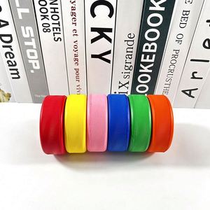 Pucks de hockey en plastique rayés souples personnalisés pour l'entraînement, les jeux sur sol en intérieur et les sports en extérieur - pour enfants et adultes - Product Image 3