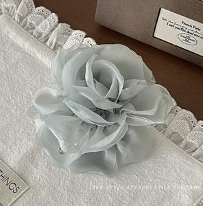 Pinza para el pelo de tela de alta gama con diseño de rosa, adorno para el cabello, pinza de plástico de lujo tipo disco de tiburón, superventas, regalo - Product Image 6