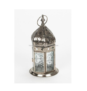 Lanterne carrée en métal blanc personnalisable avec panneaux en verre colorés style moyen-oriental pour décorations de Noël - Product Image 2