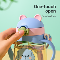 Bouteille d'eau pour enfants avec paille et sangle, motif dessin animé, sans BPA, gobelet en plastique pour l'école, logo personnalisé, vente en gros, OEM