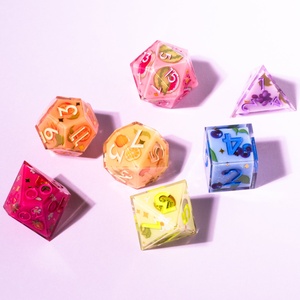 <span class=keywords><strong>Jeu</strong></span> <span class=keywords><strong>de</strong></span> 7 dés iconiques colorés en acrylique transparent <span class=keywords><strong>de</strong></span> luxe personnalisé dés à arête vive avec chiffres en argent pour jeux <span class=keywords><strong>de</strong></span> rôles - Product Image 3