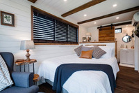 Maison Conteneur Modulaire Préfabriquée Pliable à 2 Étages Portative pour Appartement, Salle de Bain et Chambre, avec 2 Chambres