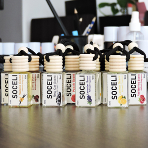Vente en gros de mini flacons de <span class=keywords><strong>parfum</strong></span> pour voiture en verre de luxe, ornement suspendu avec cordon réglable pour la décoration intérieure - Product Image 5