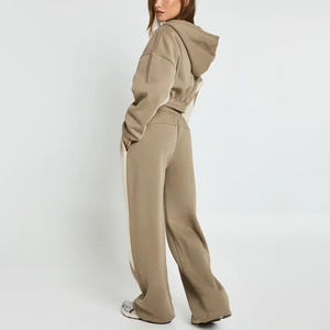 ชุดเซ็ต 2 ชิ้น OEM/ODM แบบสั่งทำพิเศษ สำหรับทุกเพศ สไตล์ลำลอง เสื้อฮู้ดแขนยาวมีซิป กางเกงขายาวทรงกระบอก แต่งลายปะติดทั้งสองข้าง - Product Image 2