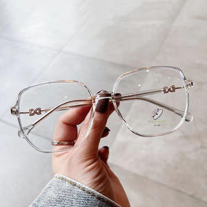 Nouvelles lunettes anti-lumière bleue TR90 à monture carrée pour femmes, design irrégulier, monture extra large avec verres AC et pont nasal moyen - Product Image 5