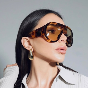 Lunettes de soleil rétro 2026 avec logo personnalisé, monture large pour homme, verres monobloc surdimensionnés UV400 pour femme - Product Image 3