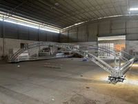 Structure de toit courbée en aluminium pour écran LED, éclairage DJ, suspension d'enceintes, spectacle en direct en extérieur, structure de support suspendue pour exposition.