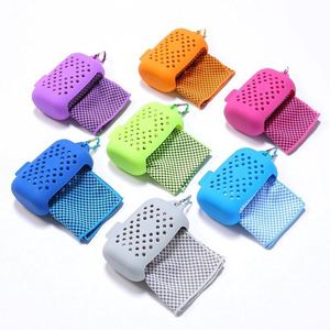 Serviette de camping miniature légère, portable, à séchage rapide, en nanofibre, avec étui en silicone - Product Image 1
