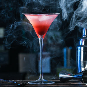 Verre à <span class=keywords><strong>martini</strong></span> élégant à long pied, verre à cocktail en cristal en forme de V pour la mixologie professionnelle, verre à boire à pied ultra-fin 200 ml - Product Image 4