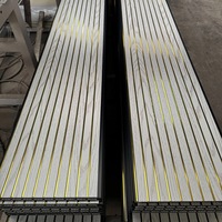 Panneaux muraux/plafonds en PVC imitation bois chevrons gris foncé, rainurés et languetés, étanches et résistants à l'humidité, vente en gros usine