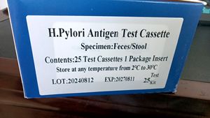 Dispositif de <span class=keywords><strong>test</strong></span> de diagnostic rapide H Pylori <span class=keywords><strong>Ag</strong></span> Cassette Or colloïdal 99,9% de précision Temps de réponse de 3 à 5 minutes Glob Biotech - Product Image 3