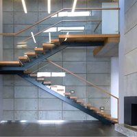 Escalier flottant moderne en bois pour intérieur avec garde-corps en verre sans cadre, ensemble d'escaliers à montantes ouvertes pour villa