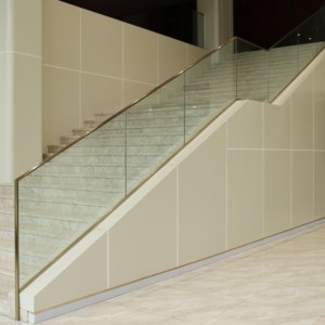 Verre feuilleté trempé transparent de qualité supérieure pour la sécurité des rampes d'escalier, verre anti-éclatement pour balustrade d'escalier - Product Image 5