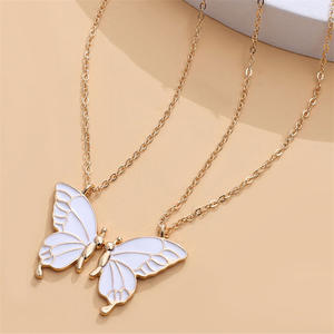 2023 populaire meilleur ami amitié collier filles pendentif en argent plaqué or papillon breloque lettre motif en laiton bijoux - Product Image 1
