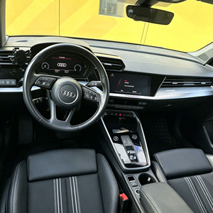 Voiture d'occasion <span class=keywords><strong>Audi</strong></span> <span class=keywords><strong>A3</strong></span> Sportback <span class=keywords><strong>35</strong></span> TFSI <span class=keywords><strong>S</strong></span>-<span class=keywords><strong>line</strong></span> 1.4T Essence 5 Portes Berline LHD Automobile de Luxe Allemande pour l'Exportation - Product Image 4