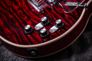 Guitarra Eléctrica Grote GTLP-04 de Caoba con Diapasón de HPL y Acabado Barnizado, 6 Cuerdas, para Interpretación Profesional - Product Image 5