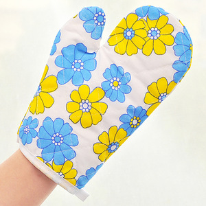 Oven Mitts Heat Resistant Gloves For <b>Microwave</b> Oven Kitchen Baking With Flower Pattern - Product Image 1