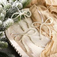Offre Spéciale Décoration de Noël pour la Maison : Mini Pendentif Scène Festive avec Perle, Nœud et Flocon de Neige pour Arbre de Noël