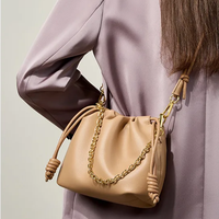 Minisac pour femme OEM/ODM Usine Gros Designer Cuir Véritable Femme Cordon Serrage Design Nuage Pochette Clutch & Sac d'Épaule