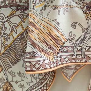 135 * 135厘米女式大号方形真丝羊毛围巾秋冬百搭短裙空调新款羊绒手感披肩 - Product Image 4