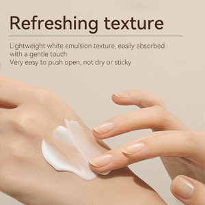Crema de Manos Perfumada con Aceites Esenciales a Base de Plantas de 35G, Crema de Manos Refrescante y Blanqueadora, Crema de Manos Hidratante - Product Image 4