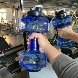 Il portatile creativo di grande capacità ha personalizzato 2.5 L resistenza di goccia di plastica del bollitore dello spazio della bottiglia di acqua di dumbbell di sport di forma fisica