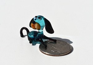 Petite figurine de chien en verre soufflé de Murano bleu, style moderne minimaliste, légère, multifonctionnelle, accessoire de décoration de bureau - Product Image 2