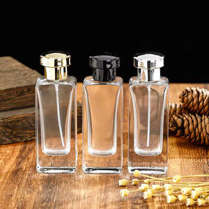 Suministro de Fábrica: Atomizador de Perfume Cuadrado de 50ml de Vidrio con Pulverizador Dorado, Plateado o Negro, Etiqueta Adhesiva Disponible - Product Image 1