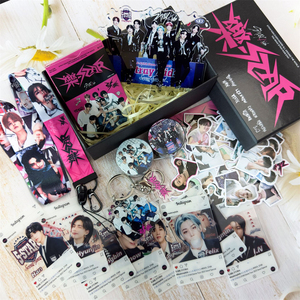 KPOP Set di <span class=keywords><strong>Album</strong></span> Rock Star per bambini randagi 5 stelle Tour confezione regalo Felix HyunJin portachiavi portachiavi adesivo portachiavi collezione fan - Product Image 4