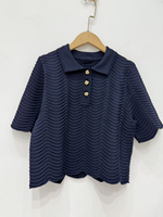 KD2447 Nouvelle Collection Été – Ensemble Chic Vert Vif de Luxe : Haut Polo Boutonné à Manches Courtes en Maille Ondulée et Mini-Jupe Élégante