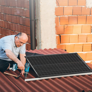 Panneaux Solaires Monocristallins Bifaciaux Entièrement Noirs en Stock d'Entrepôt, 100 Watts, Panneaux Photovoltaïques Solaires de Qualité en Stock à Prix Abordable - Product Image 3