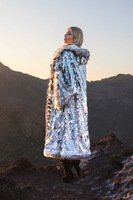 Nouvelle veste en fausse fourrure 2024 avec paillettes, costume de cosplay, veste à capuche pour adulte pour spectacle de divertissement et fête, vêtements de célébration