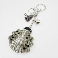Ornement en forme de petite tête d'ours rose scintillant entièrement orné de strass avec pompons, pendentif suspendu de haute qualité, porte-clés le plus vendu
