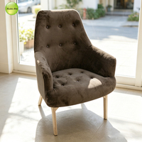 Fauteuil à dossier haut de style nordique en tissu velours capitonné avec pieds en bois massif pour salon/hôtel/villa/appartement