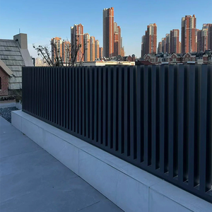 Panneau de clôture en <span class=keywords><strong>aluminium</strong></span> à lattes verticales noir mat élégant - Barrière de sécurité moderne <span class=keywords><strong>pour</strong></span> toit, balcon, <span class=keywords><strong>terrasse</strong></span>, 6 pieds, écologique - Product Image 3