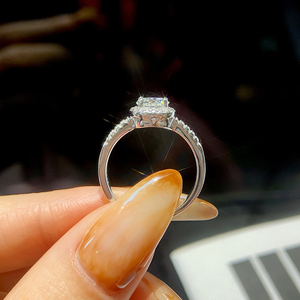 แหวนเพชรโมอิสสีเงินแท้925ชุบทอง18K สำหรับผู้หญิง1 2 CT ทรงสี่เหลี่ยมประดับเพชรโมอิสซาไนต์เครื่องประดับสำหรับการหมั้น - Product Image 5