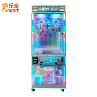 Máquina de grúa comercial con gabinete de acero industrial y vidrio templado, operada con monedas, juego de captura de premios para centro de juegos recreativos