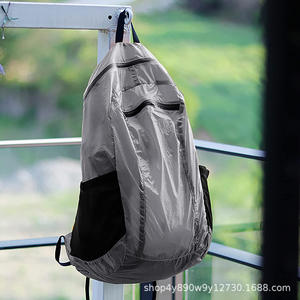 Mochila de senderismo Woqi de 18 pulgadas, ligera, impermeable, para viajes al aire libre, camping, unisex, color gris plateado - Product Image 4