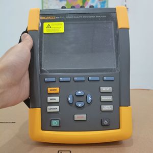 Analyseur de qualité d'alimentation et d'énergie Fluke 435 Série II, triphasé 600V 100A avec fonction de mesure pour les tests électriques - Product Image 1