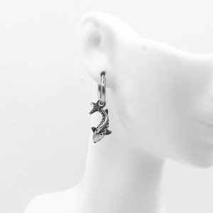Pendientes de aro con diseño de pez Koi de Yunnique, diseño geométrico de acero de titanio, para uso diario - Product Image 4