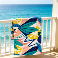 Tropische fruit-palmbladprint microvezel snel drogende zandvrije oversized strand- en badhanddoek voor zomer, zwembad, reizen en buitenactiviteiten