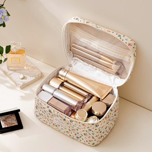 Floral Quilted Make up <b>Bag</b>,Large Cotton Cosmetic <b>Bag</b>,Fashionable Travel Makeup Pouch - Product Image 6