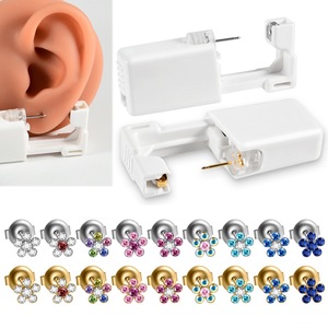 Luckyyw — <span class=keywords><strong>pistolet</strong></span> de perçage jetable, 1 unité stérilisée, Cartilage, <span class=keywords><strong>Tragus</strong></span>, Helix, sans douleur, Kit de perçage pour oreilles, avec Design de clou - Product Image 2
