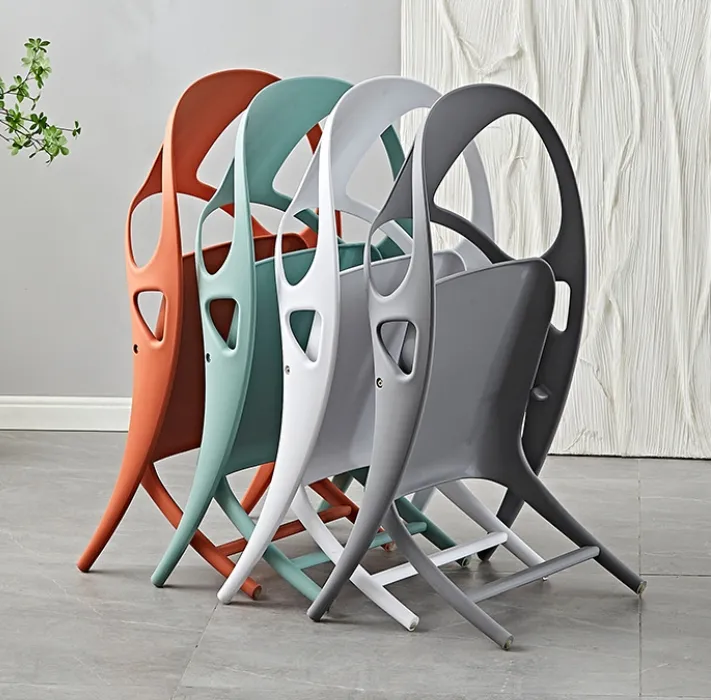 Commercio all'ingrosso della nuova sedia pieghevole all'aperto della plastica colorata sedia da pranzo dell'hotel del caffè