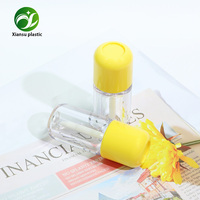 Vente en gros de mini flacons de gloss à lèvres transparents et mignons avec bouchon jaune, conteneur cosmétique en plastique vide portable personnalisable OEM/ODM