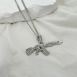 Collar con Colgante de Pistola Clásico y Moderno, Cadena de Acero Inoxidable, Joyería Táctica de Caza, Ligero, en Caja - Product Image 2