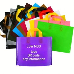 Sacs de courses réutilisables en plastique polyéthylène avec logo imprimé personnalisé et poignées souples - Product Image 3