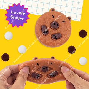 Jouets de décompression Capybara mignons et émotionnellement stables, 3 styles, en TPR, en forme de triangle, de rond et de biscuit, jouet extensible à presser - Product Image 4