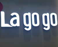 Lettres de signalisation LED personnalisées 3D, éclairées par l'avant et le dos, effet halo, en acier inoxydable et acrylique pour devanture de magasin